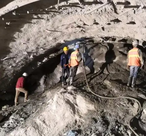 古蔺拱顶带模注浆料的施工流程及注意事项